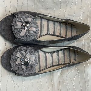 Size 10 Antigua. Peep toe flats.